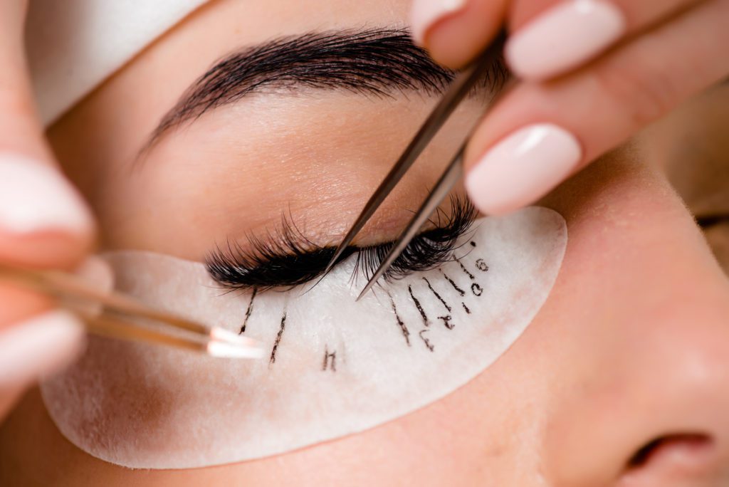 Lash Lift Vs. Lash Extensions—Which Is Better | Flutter and Wink in Vancouver, Washington